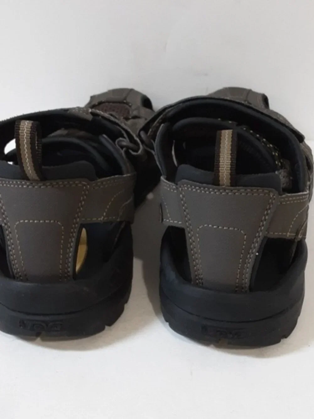 Teva Forebay Fisherman Sandal gray men’s 8 outdoor hiking casual vacation camp